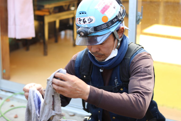 業務用エアコンの施工・仕上げ作業